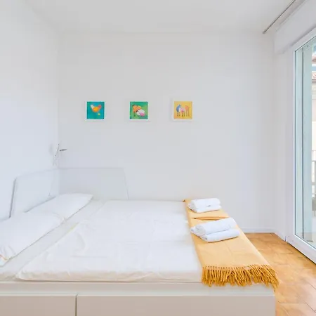 Homestwenty3 - Eight