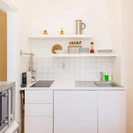 Homestwenty3 - Eight Apartment *